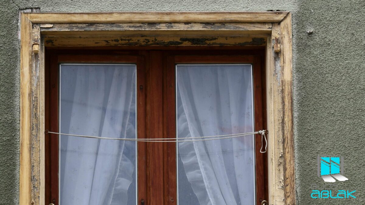 Penészesedés az ablak körül? A probléma gyökere és a tartós megoldás
